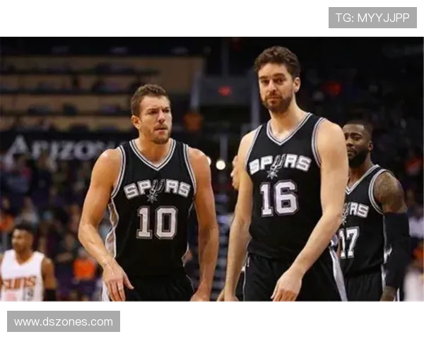 奥莫特恶劣动作致曾凡博腰部骨折赛季报销震惊全场 奥莫特恶劣动作致曾凡博腰部骨折赛季报销震惊全场